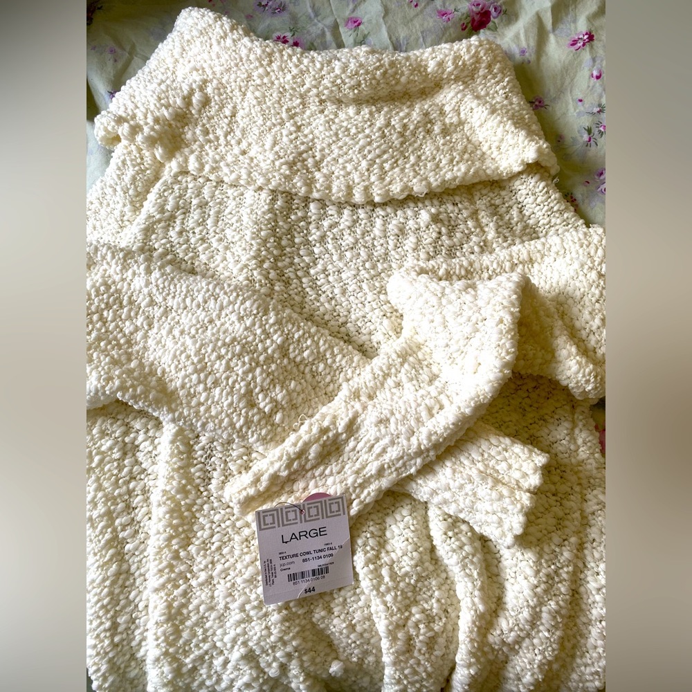 Creamy white sweater with cowl neck or oversized turtle neck Liz Claiborne L